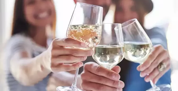 wellhealthorganic.com:alcohol-consumption-good-for-heart-health-new-study-says-no