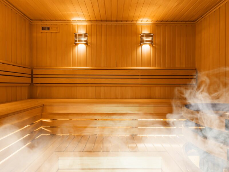 wellhealthorganic.com:difference-between-steam-room-and-sauna-health-benefits-of-steam-room
